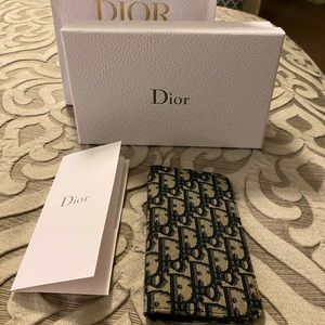 *Sold* Authentic Like New Dior iPhone folio